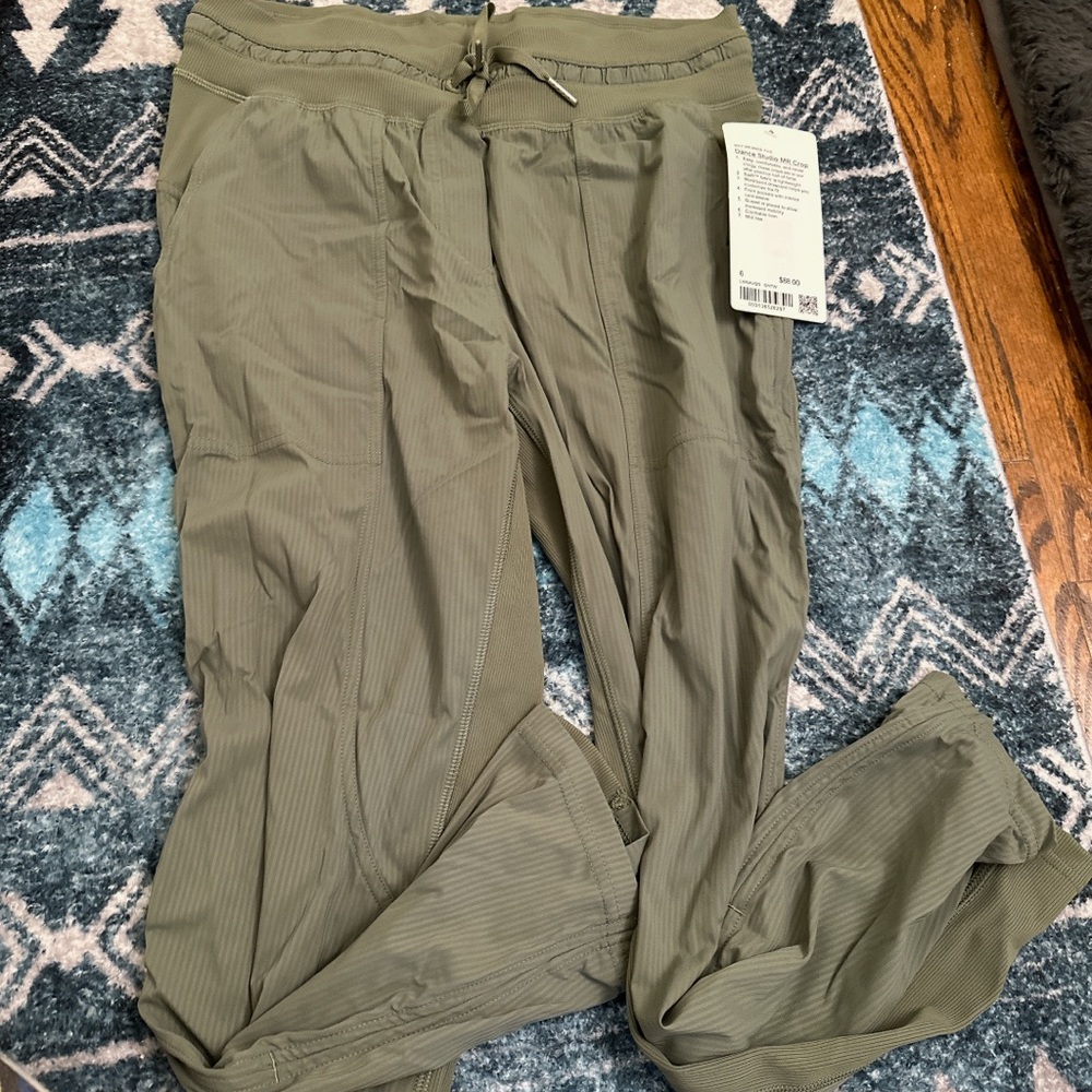 lululemon NWT dance studio size 6